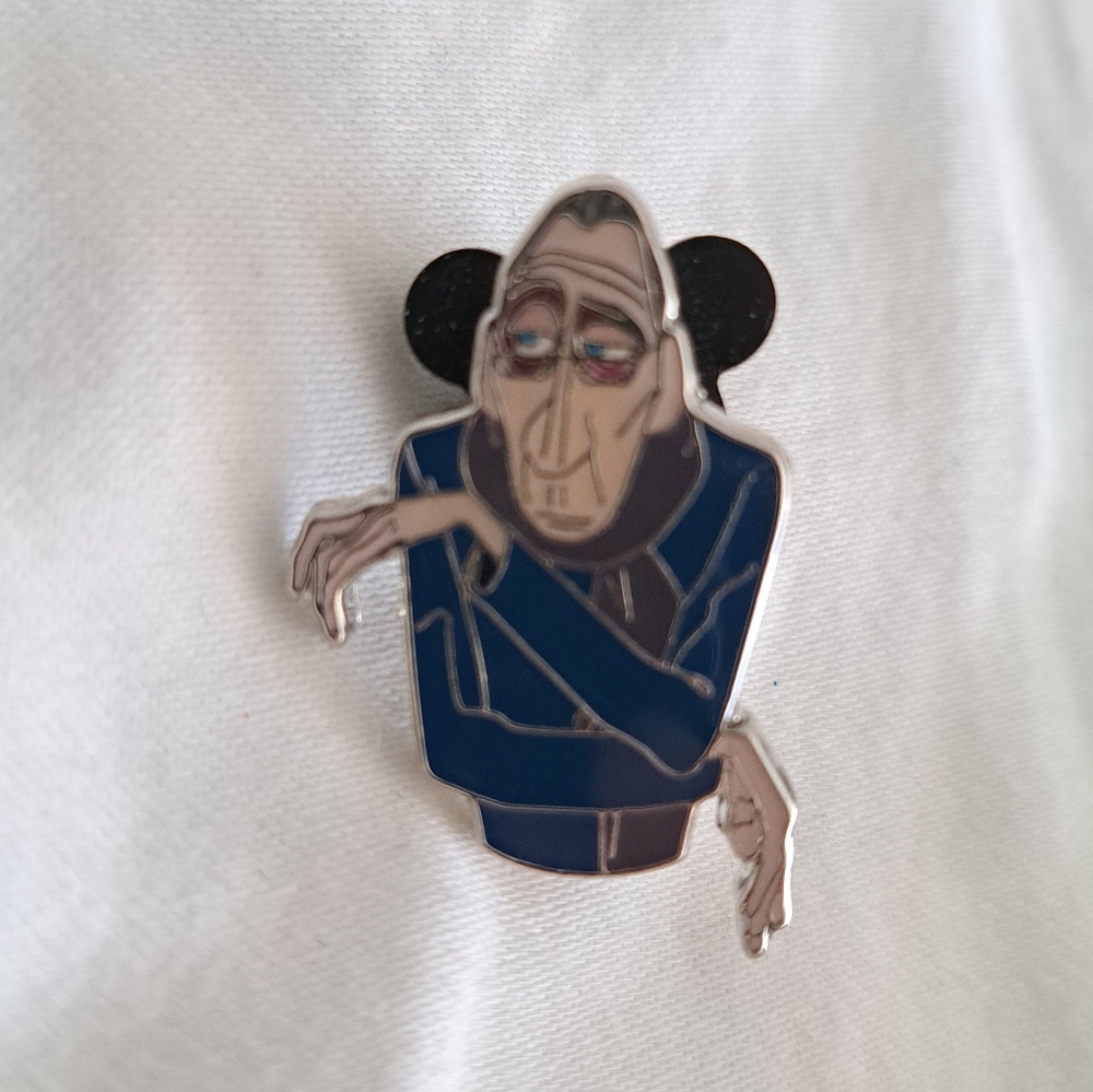 Disney Pins - Picture 2 of 5